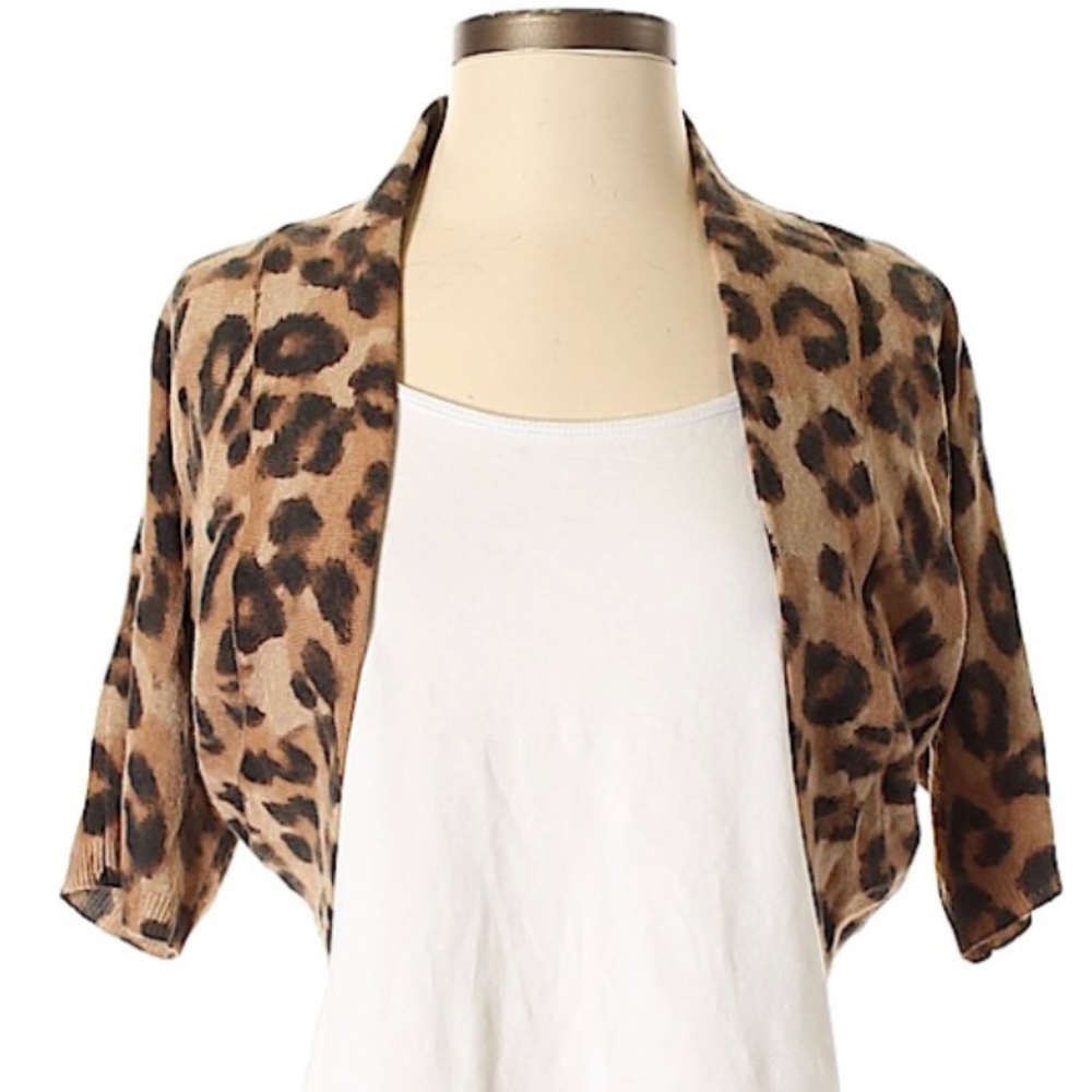 Banana republic shrug made of Italian yarn